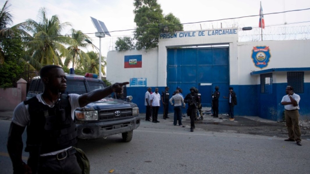 haiti-jail-break